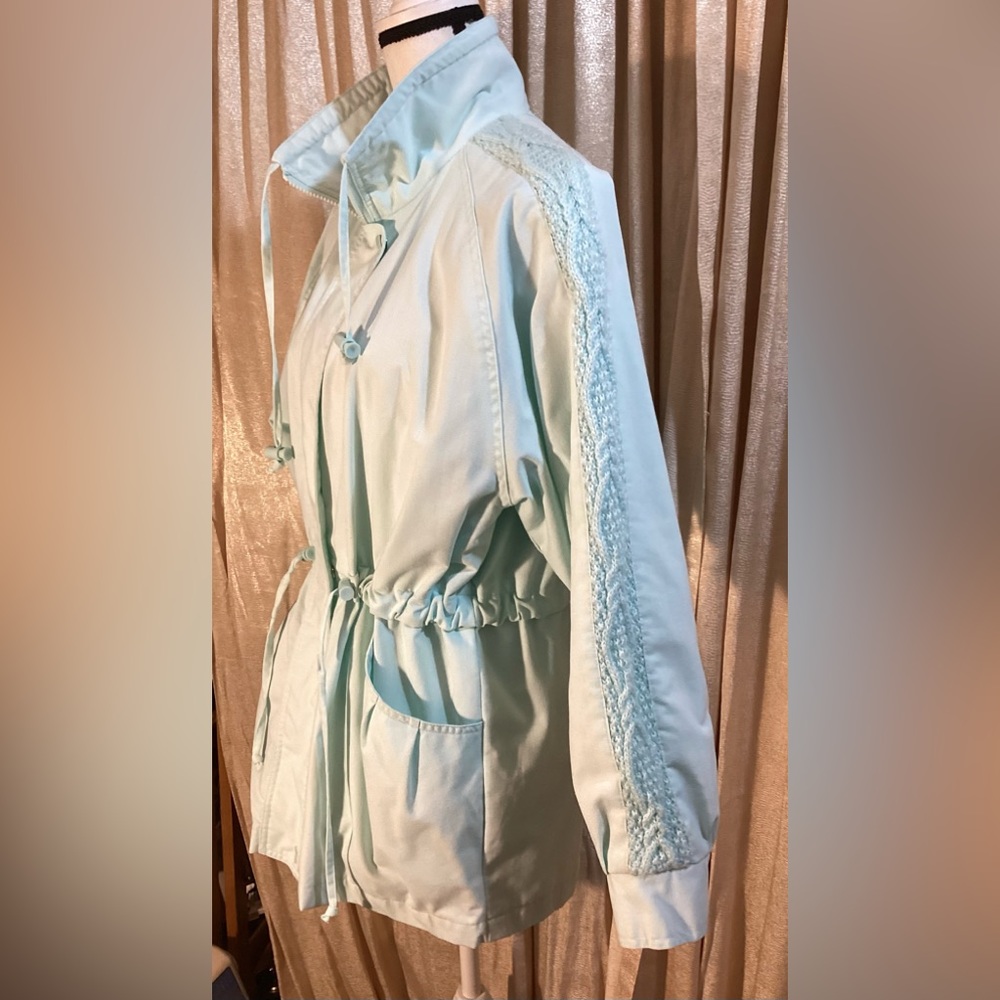 Hot Spices light green parka with pockets. M/L